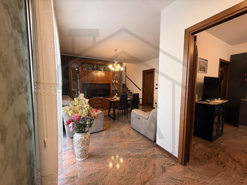ABANO TERME - Elegante porzione di bifamiliare situata nel cuore del tranquillo quartiere residen...