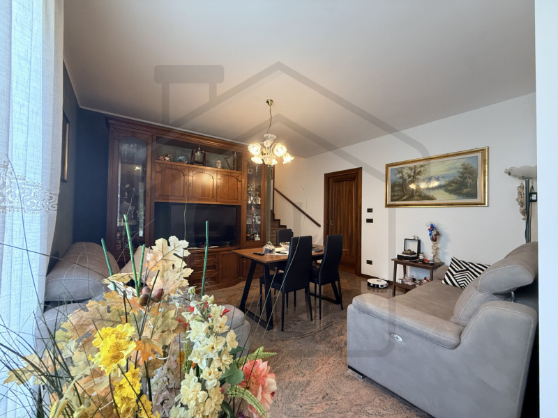 ABANO TERME - Elegante porzione di bifamiliare situata nel cuore del tranquillo quartiere residen...