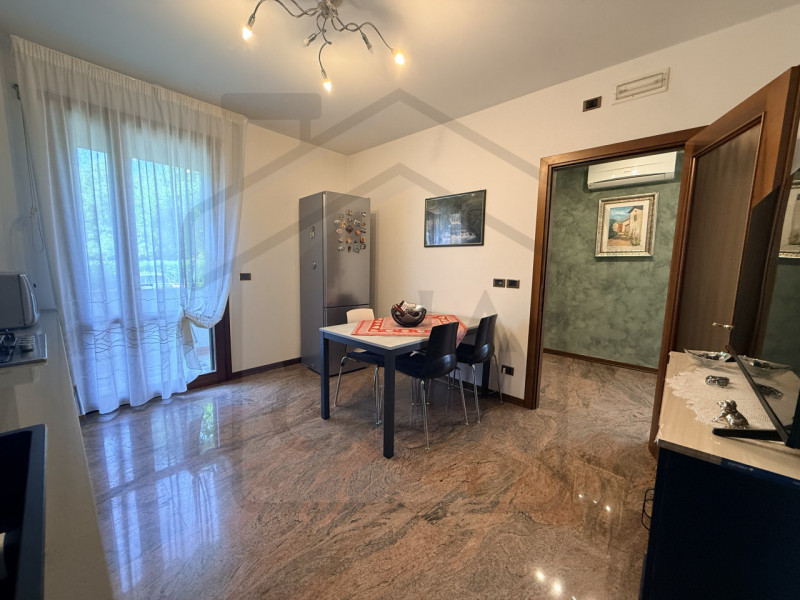 ABANO TERME - Elegante porzione di bifamiliare situata nel cuore del tranquillo quartiere residen...