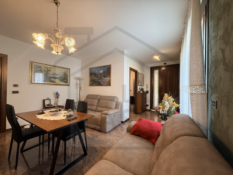 ABANO TERME - Elegante porzione di bifamiliare situata nel cuore del tranquillo quartiere residen...