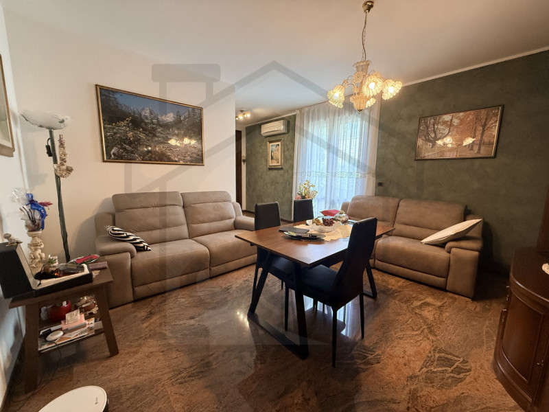 ABANO TERME - Elegante porzione di bifamiliare situata nel cuore del tranquillo quartiere residen...