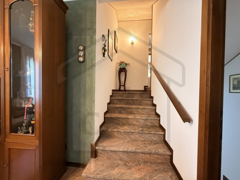 ABANO TERME - Elegante porzione di bifamiliare situata nel cuore del tranquillo quartiere residen...