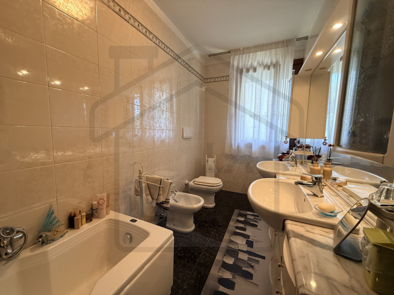 ABANO TERME - Elegante porzione di bifamiliare situata nel cuore del tranquillo quartiere residen...