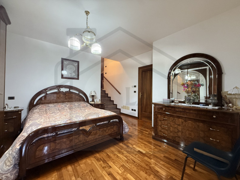 ABANO TERME - Elegante porzione di bifamiliare situata nel cuore del tranquillo quartiere residen...