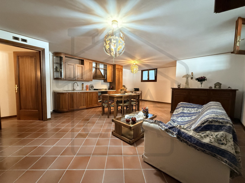 ABANO TERME - Elegante porzione di bifamiliare situata nel cuore del tranquillo quartiere residen...