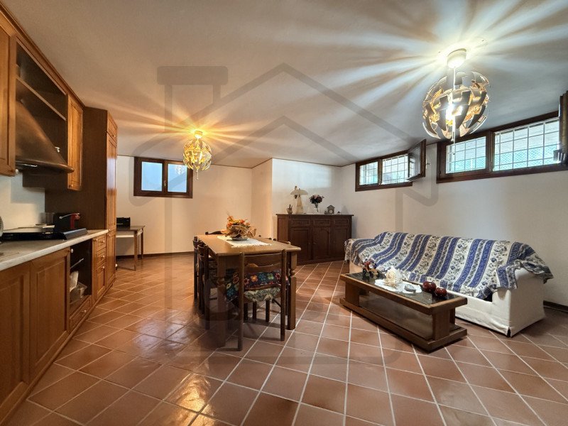 ABANO TERME - Elegante porzione di bifamiliare situata nel cuore del tranquillo quartiere residen...