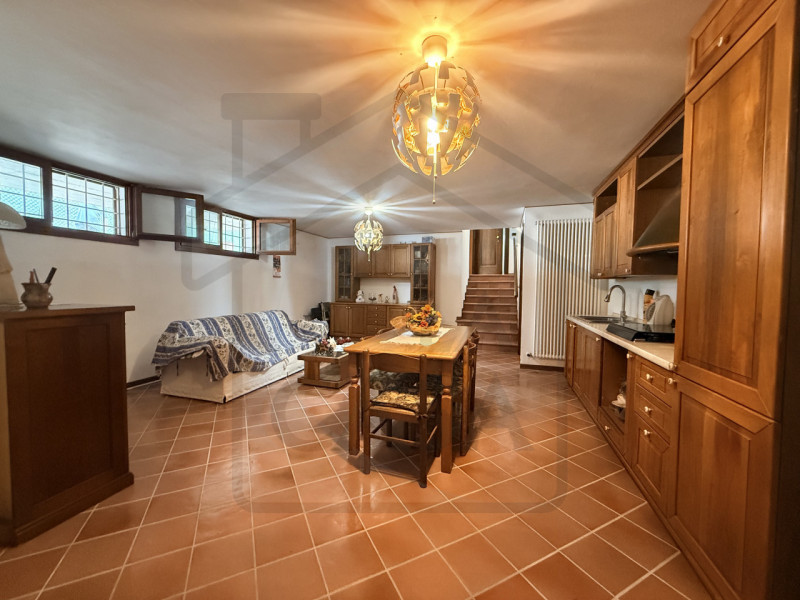 ABANO TERME - Elegante porzione di bifamiliare situata nel cuore del tranquillo quartiere residen...