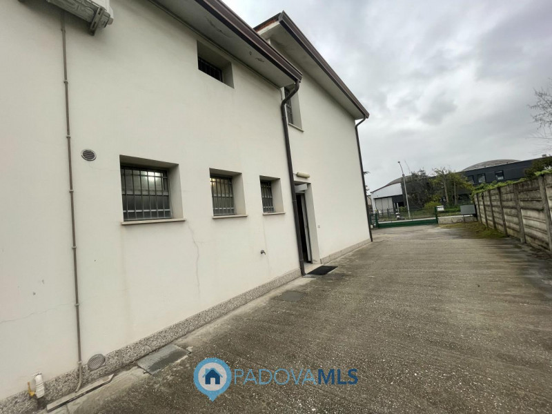 Immobile in esclusiva al Gruppo Padova MLS Nel cuore pulsante della zona produttiva di Limena, pr...