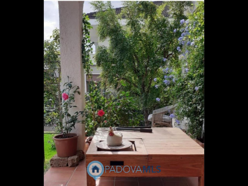 Immobile in esclusiva al Gruppo Padova MLS Proponiamo mezza bifamiliare che rappresenta una combi...