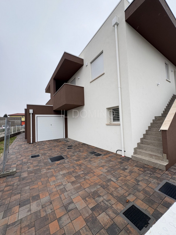 Disponibile da subito, nuovo appartamento in contesto signorile di solo 2 unità abitative, comple...