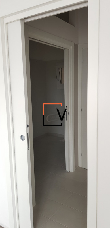 V390 - Proponiamo in vendita in centro a Preganziol ampio negozio di 150 mq, con 4 vetrine e 10 p...