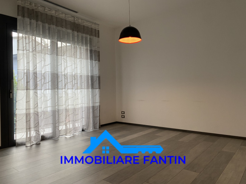 Rif. RA1 Immobiliare Fantin propone in affitto porzione di casa in orizzontale con ingresso semi ...
