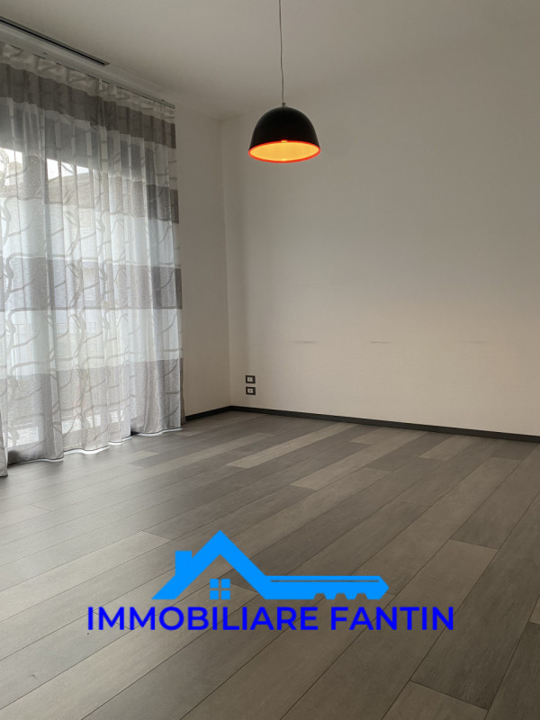 Rif. RA1 Immobiliare Fantin propone in affitto porzione di casa in orizzontale con ingresso semi ...