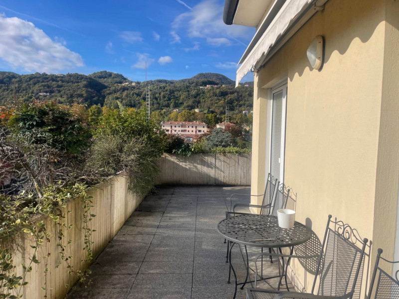 Nel cuore di Valdagno, proponiamo in vendita uno spettacolare attico di 272 mq servito da ascenso...