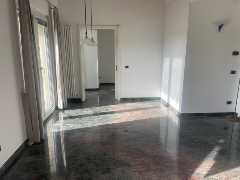 Nel cuore di Valdagno, proponiamo in vendita uno spettacolare attico di 272 mq servito da ascenso...