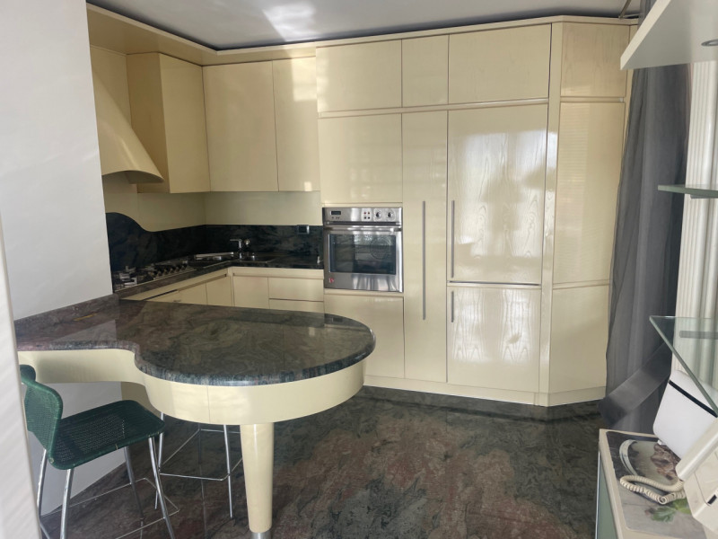 Nel cuore di Valdagno, proponiamo in vendita uno spettacolare attico di 272 mq servito da ascenso...