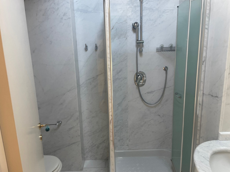 Nel cuore di Valdagno, proponiamo in vendita uno spettacolare attico di 272 mq servito da ascenso...