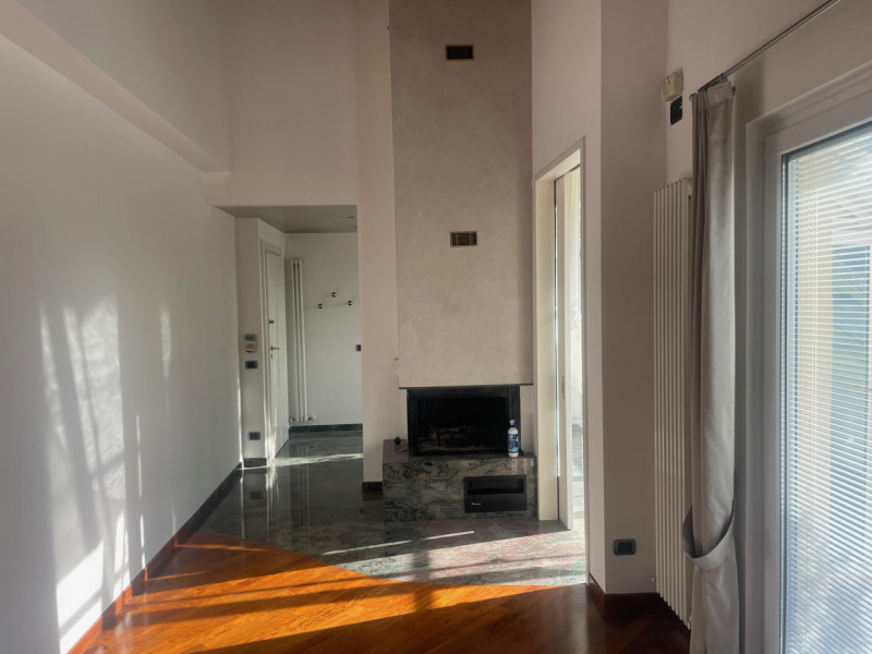 Nel cuore di Valdagno, proponiamo in vendita uno spettacolare attico di 272 mq servito da ascenso...