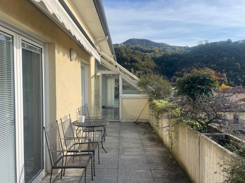 Nel cuore di Valdagno, proponiamo in vendita uno spettacolare attico di 272 mq servito da ascenso...