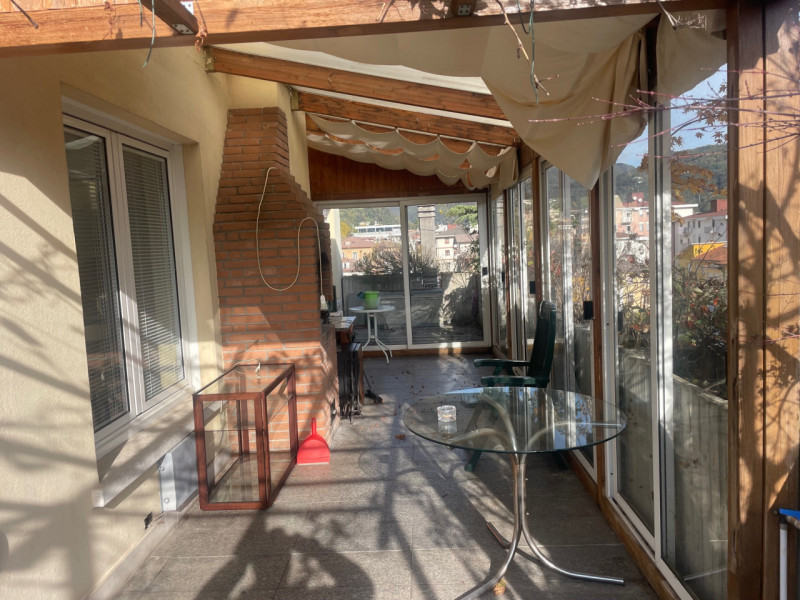 Nel cuore di Valdagno, proponiamo in vendita uno spettacolare attico di 272 mq servito da ascenso...