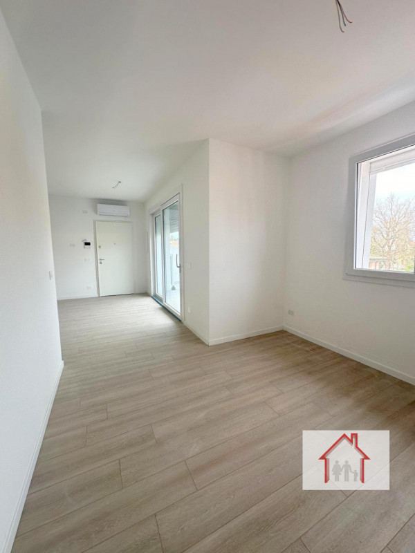 Rif: DA326 - Info Denis: 3402540785

ULTIME 2 UNITA' DISPONIBILI in classe A4, situati nel cuore ...