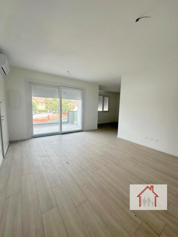 Rif: DA326 - Info Denis: 3402540785

ULTIME 2 UNITA' DISPONIBILI in classe A4, situati nel cuore ...