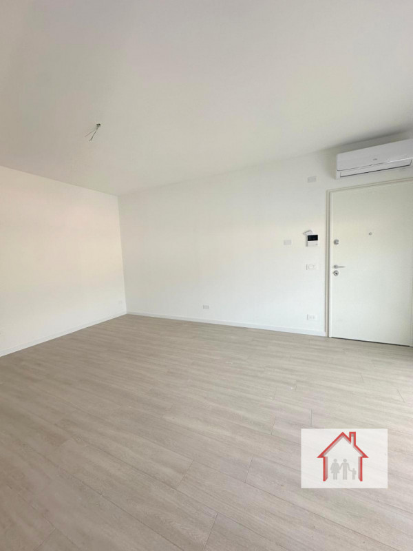 Rif: DA326 - Info Denis: 3402540785

ULTIME 2 UNITA' DISPONIBILI in classe A4, situati nel cuore ...