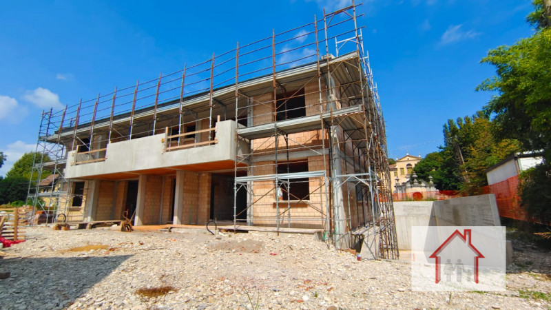 Rif: DA326 - Info Denis: 3402540785

ULTIME 2 UNITA' DISPONIBILI in classe A4, situati nel cuore ...