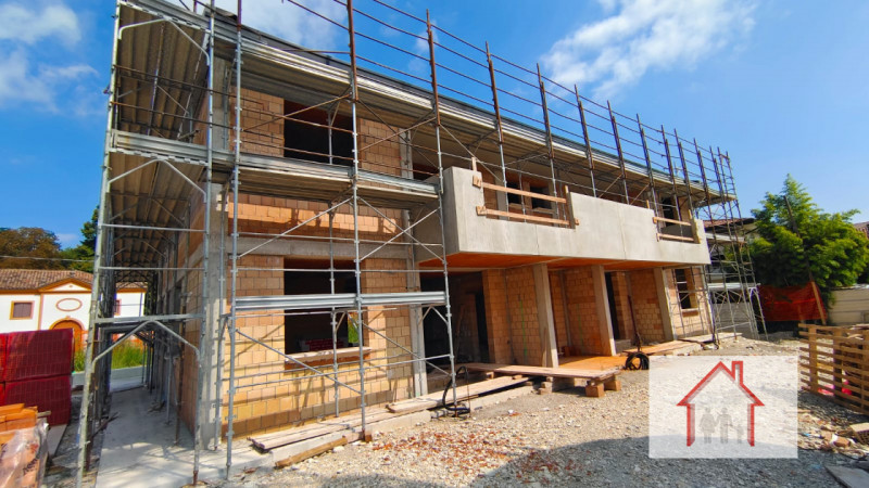 Rif: DA326 - Info Denis: 3402540785

ULTIME 2 UNITA' DISPONIBILI in classe A4, situati nel cuore ...