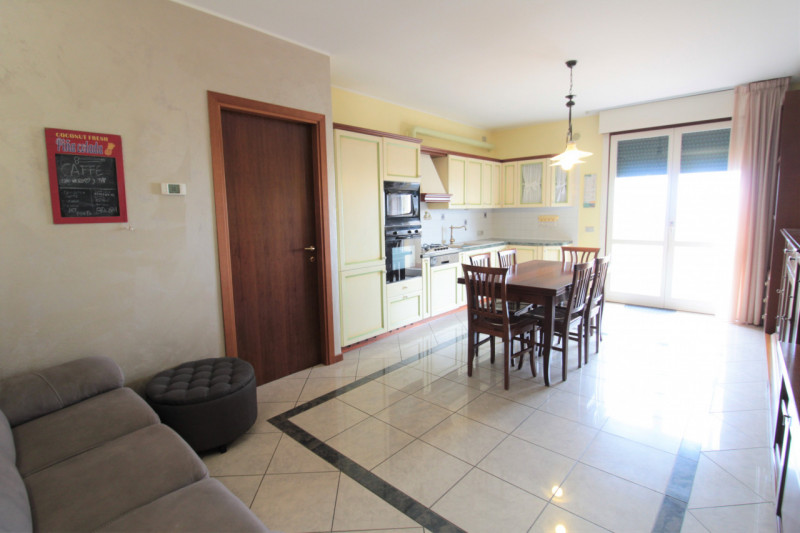 Brugine: appartamento al secondo e ultimo piano senza ascensore composto da ingresso, soggiorno c...