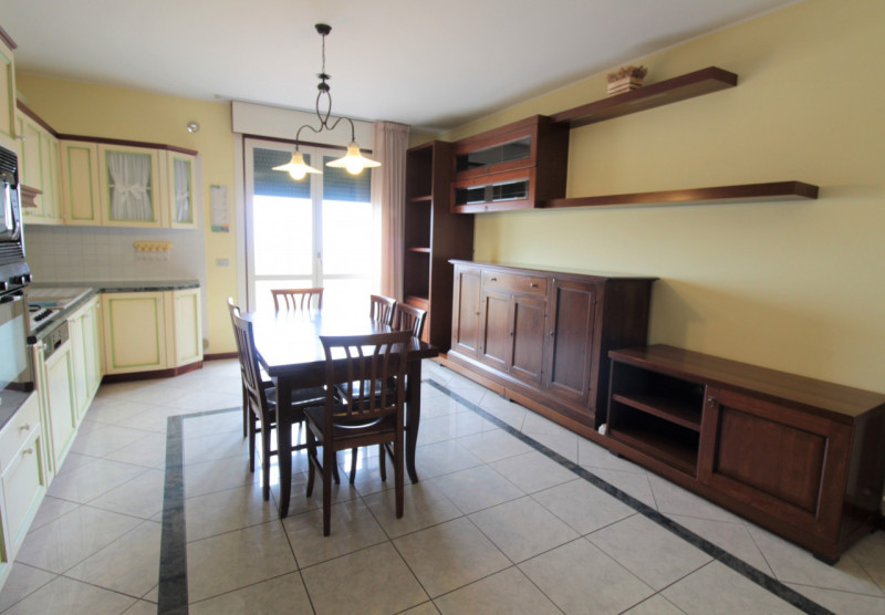 Brugine: appartamento al secondo e ultimo piano senza ascensore composto da ingresso, soggiorno c...