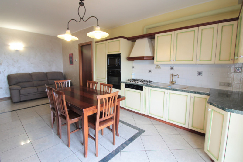 Brugine: appartamento al secondo e ultimo piano senza ascensore composto da ingresso, soggiorno c...