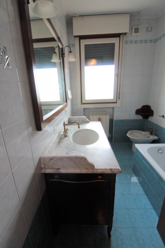 Brugine: appartamento al secondo e ultimo piano senza ascensore composto da ingresso, soggiorno c...