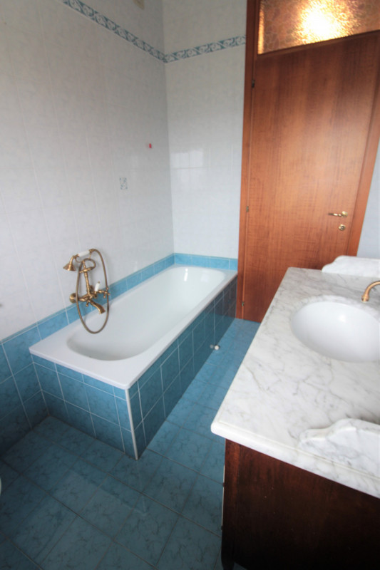 Brugine: appartamento al secondo e ultimo piano senza ascensore composto da ingresso, soggiorno c...