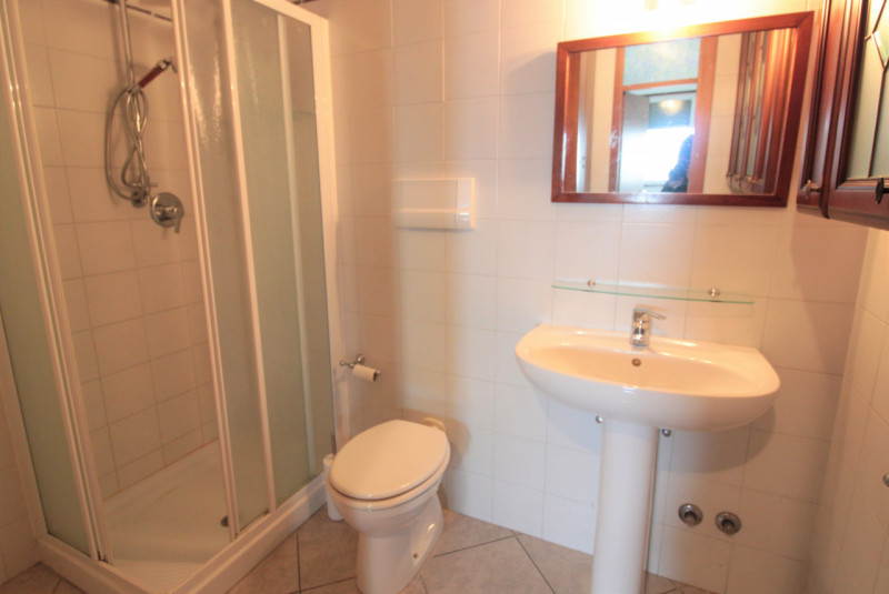 Brugine: appartamento al secondo e ultimo piano senza ascensore composto da ingresso, soggiorno c...