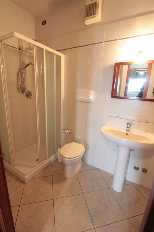 Brugine: appartamento al secondo e ultimo piano senza ascensore composto da ingresso, soggiorno c...