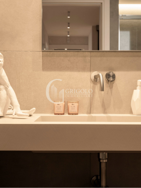 All’interno dell’esclusiva e rinomata “Corte Verde”, a pochi passi dal Centro Storico, proponiamo...