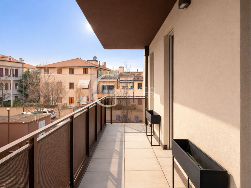 All’interno dell’esclusiva e rinomata “Corte Verde”, a pochi passi dal Centro Storico, proponiamo...