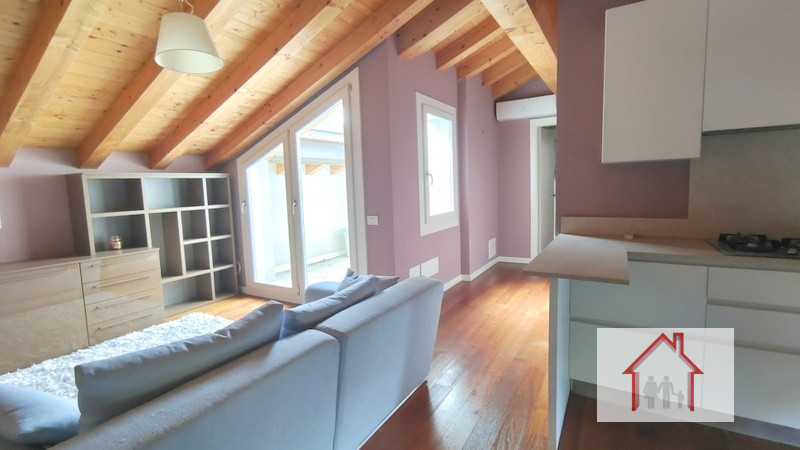 SPLENDIDO ATTICO RISTRUTTURATO NEL CENTRO DI VOLPAGO DEL MONTELLO

In vendita a Volpago del Monte...