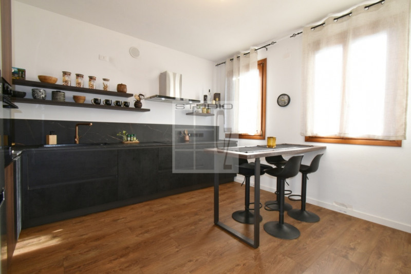 Scopri questa incredibile casa a Villa del Conte: completamente indipendente SVILUPPATA TUTTA SU ...