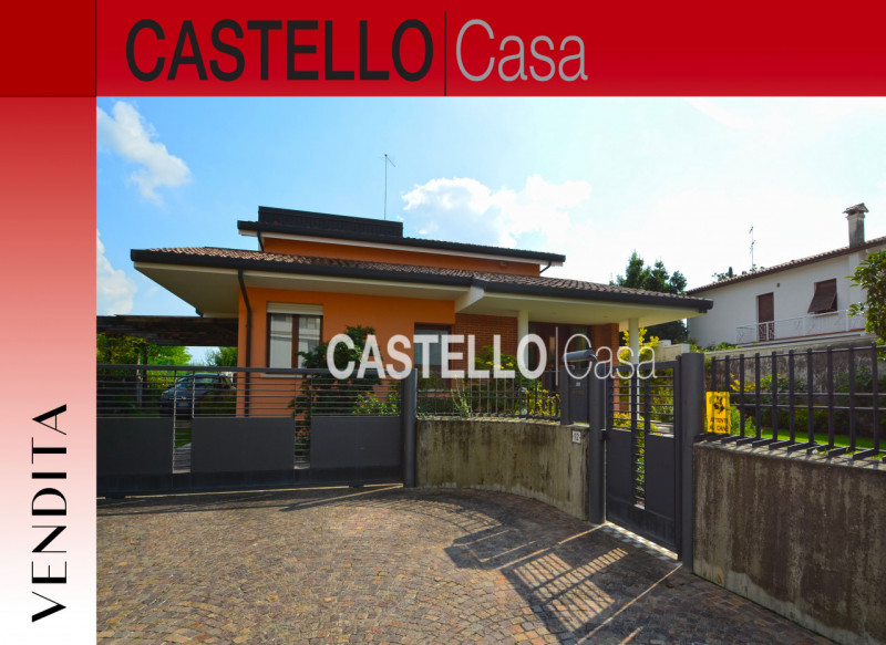 Signorile villa singola situata nel centro di Castelfranco V., in una delle zone più ricercate e ...