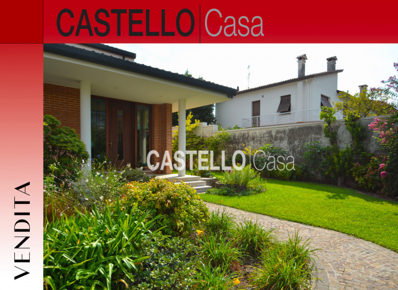 Signorile villa singola situata nel centro di Castelfranco V., in una delle zone più ricercate e ...