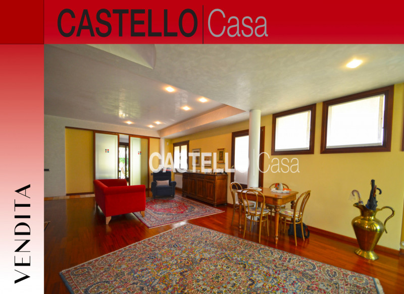 Signorile villa singola situata nel centro di Castelfranco V., in una delle zone più ricercate e ...
