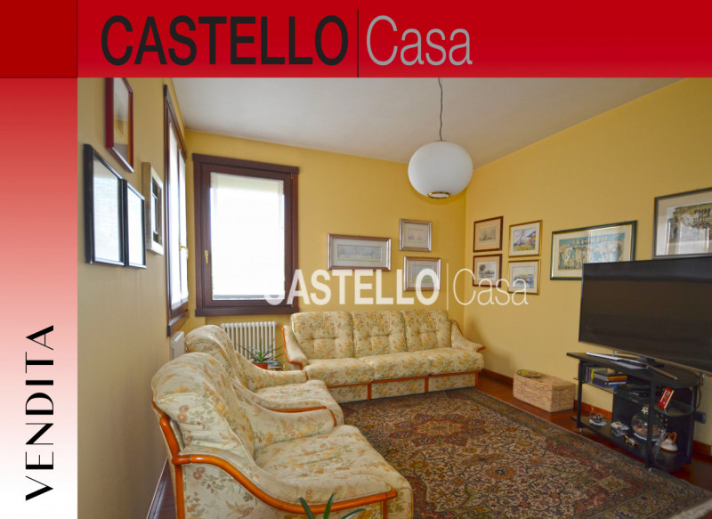 Signorile villa singola situata nel centro di Castelfranco V., in una delle zone più ricercate e ...