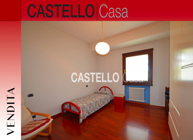 Signorile villa singola situata nel centro di Castelfranco V., in una delle zone più ricercate e ...