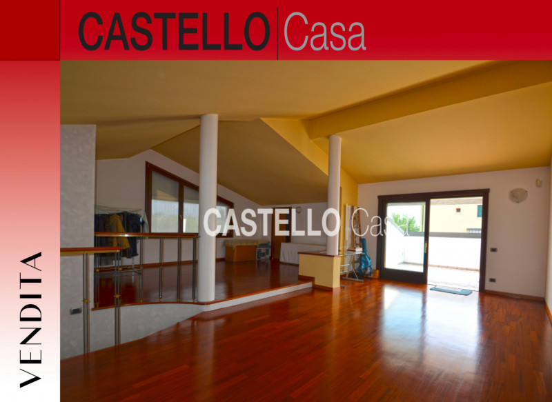 Signorile villa singola situata nel centro di Castelfranco V., in una delle zone più ricercate e ...