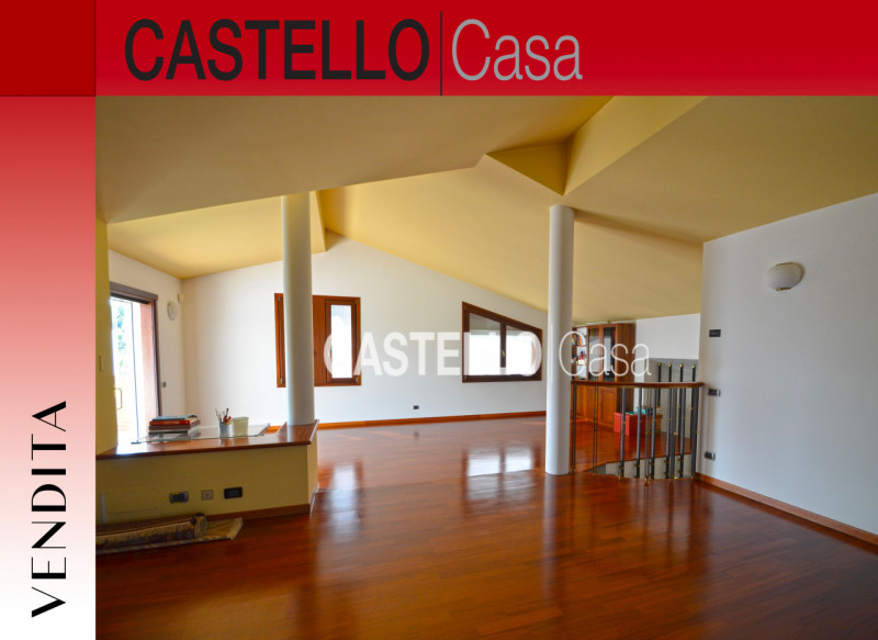 Signorile villa singola situata nel centro di Castelfranco V., in una delle zone più ricercate e ...