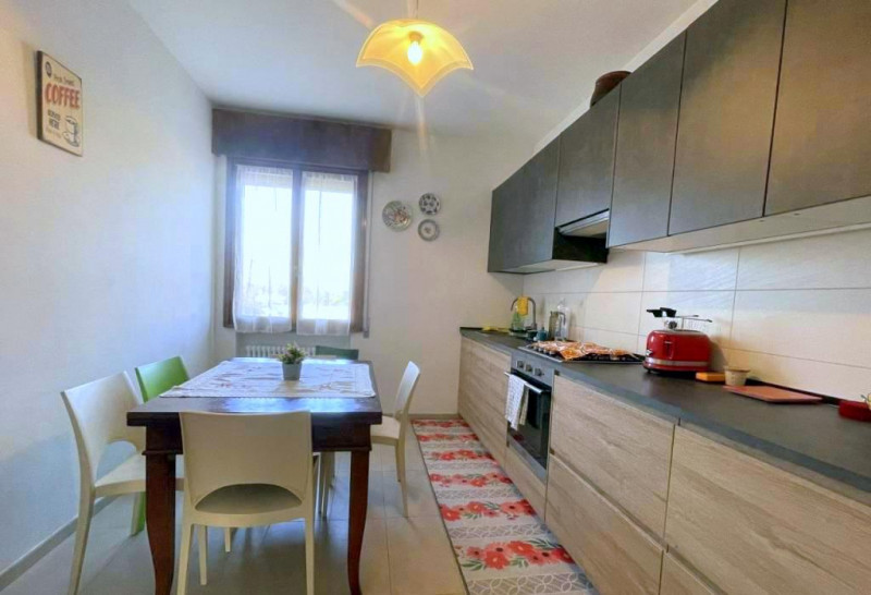 Se stai cercando un appartamento spazioso e luminoso, circondato da un ampio terrazzo panoramico,...