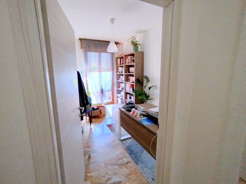 Se stai cercando un appartamento spazioso e luminoso, circondato da un ampio terrazzo panoramico,...