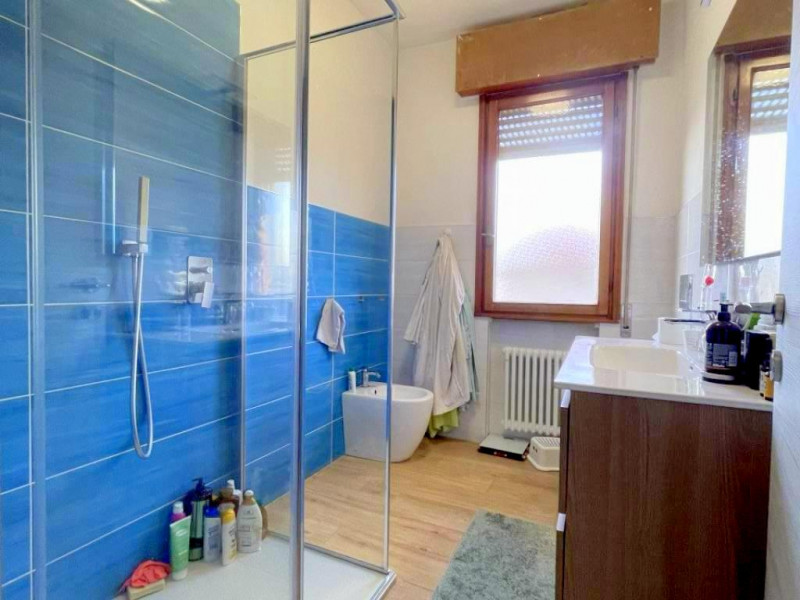 Se stai cercando un appartamento spazioso e luminoso, circondato da un ampio terrazzo panoramico,...